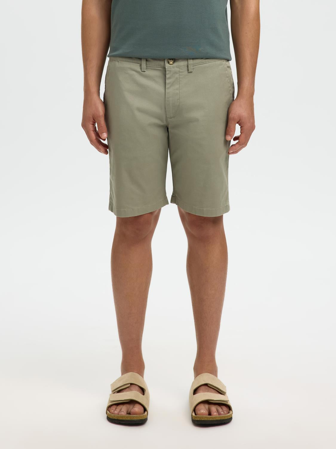 model_shot-front